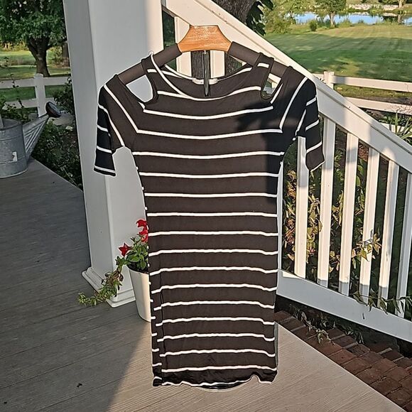 ACEMI striped bodycon cold shoulder dress - Picture 3 of 6